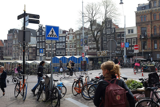 Amsterdam-wayfinding-signage-clutter
